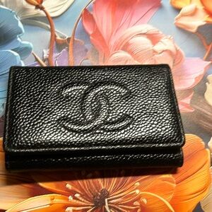 ❣️SOLD❣️AUTHENTIC CHANEL CAVIAR KEY CASE